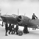 Marzo de 1940, un bombardero finlandés Bristol Blenheim Mk. IV del Escuadrón n.º 44 repostando en su base aérea en un lago congelado en Tikkakoski.